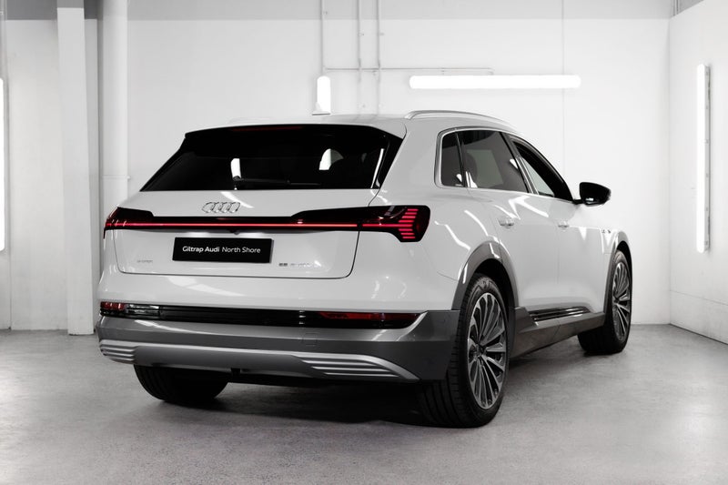 2022 Audi e-tron ET 55 quattro image 2