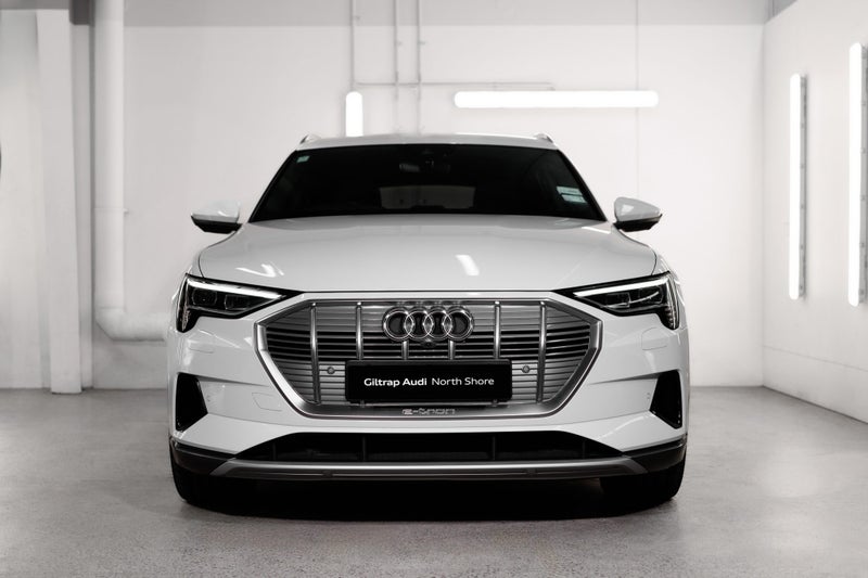 2022 Audi e-tron ET 55 quattro image 3