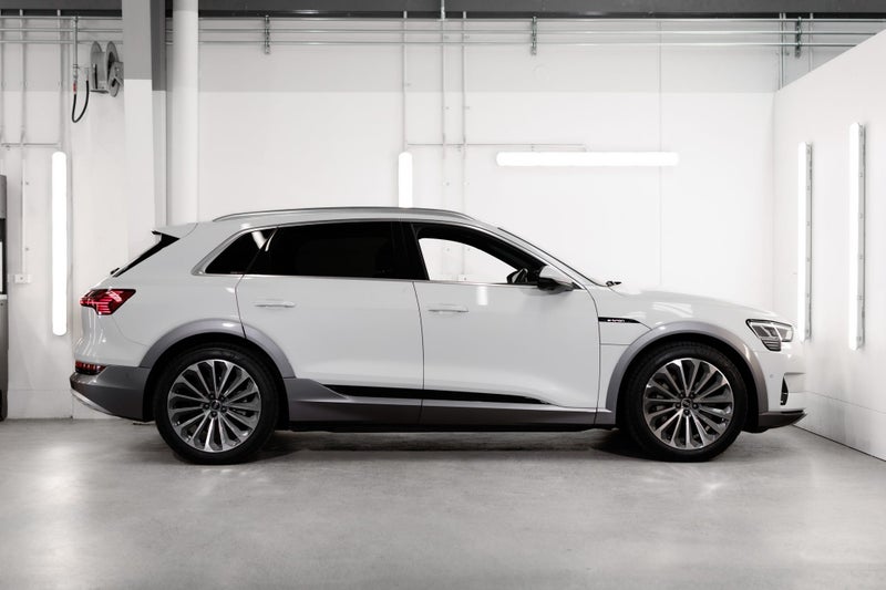 2022 Audi e-tron ET 55 quattro image 4