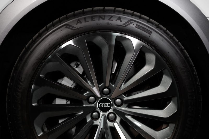 2022 Audi e-tron ET 55 quattro image 5