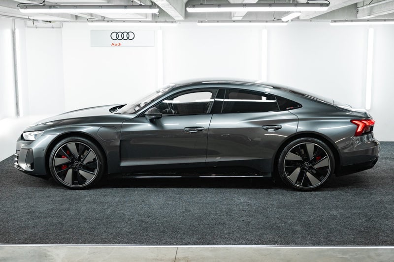 2022 Audi e-tron RS GT image 4