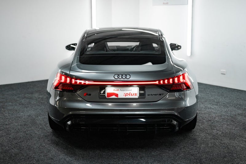 2022 Audi e-tron RS GT image 5