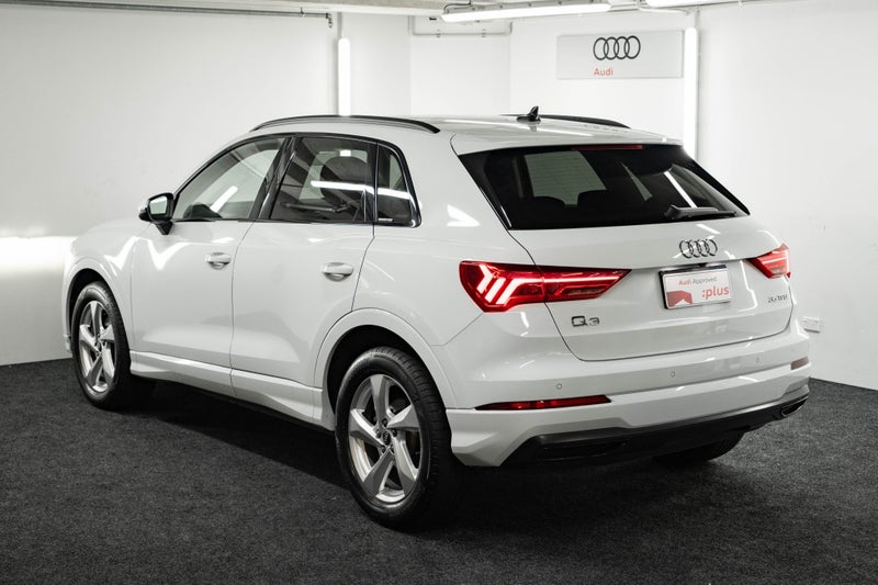 2022 Audi Q3 35 TFSI Advanced image 3