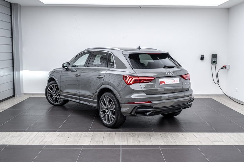 2022 Audi Q3 45 TFSI Q S TRONIC 180KW image 3