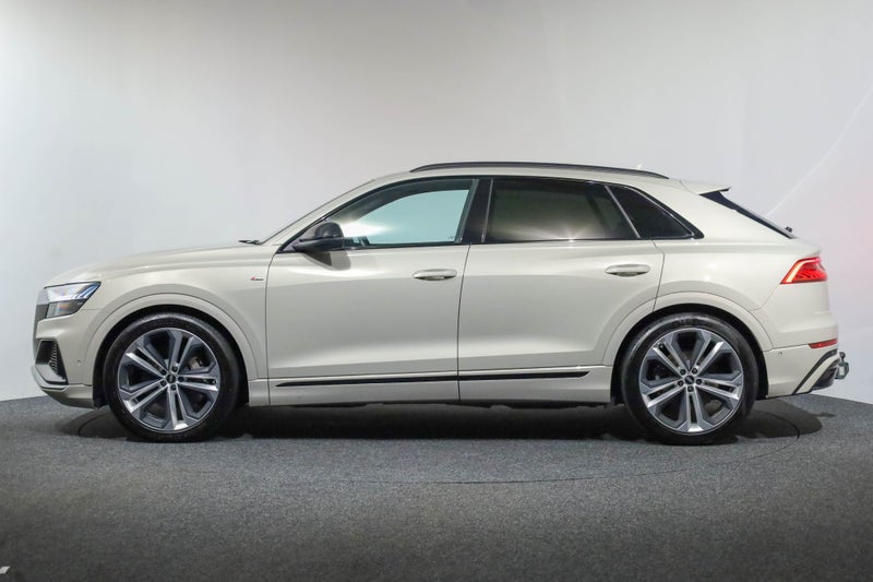 2022 Audi Q8 S-line 55 TFSI 250kW quattro image 4