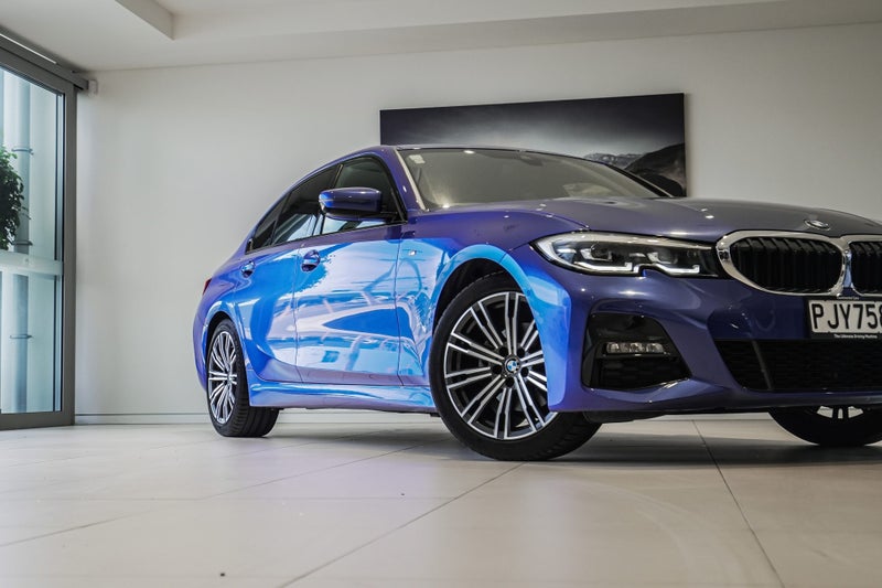2022 BMW 320i Sedan M Sport image 2