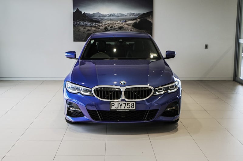 2022 BMW 320i Sedan M Sport image 5