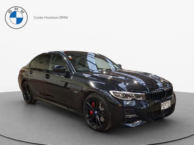 2022 BMW 330e M Sport + Innovations image 1