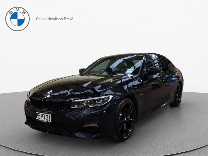 2022 BMW 330e M Sport + Innovations image 3