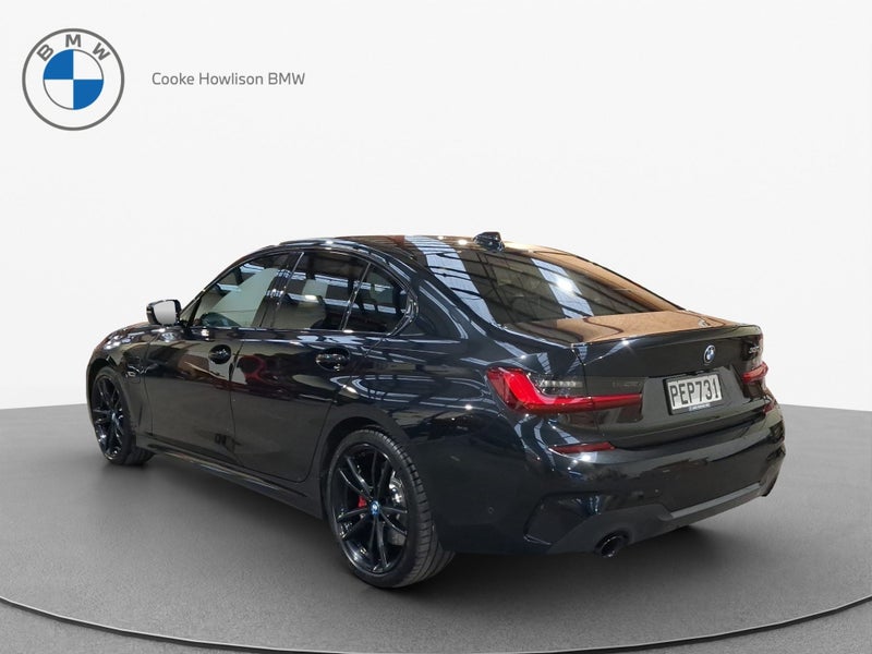 2022 BMW 330e M Sport + Innovations image 5