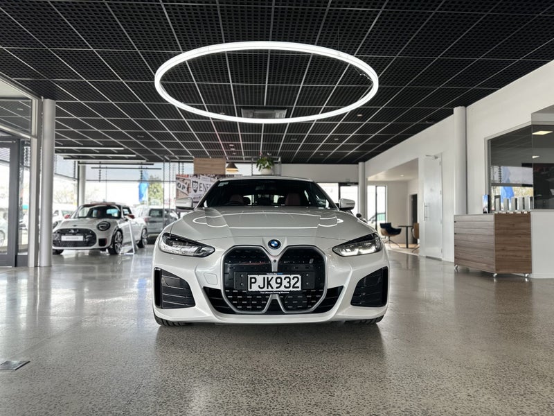 2022 BMW i4 eDrive40 M Sport image 2