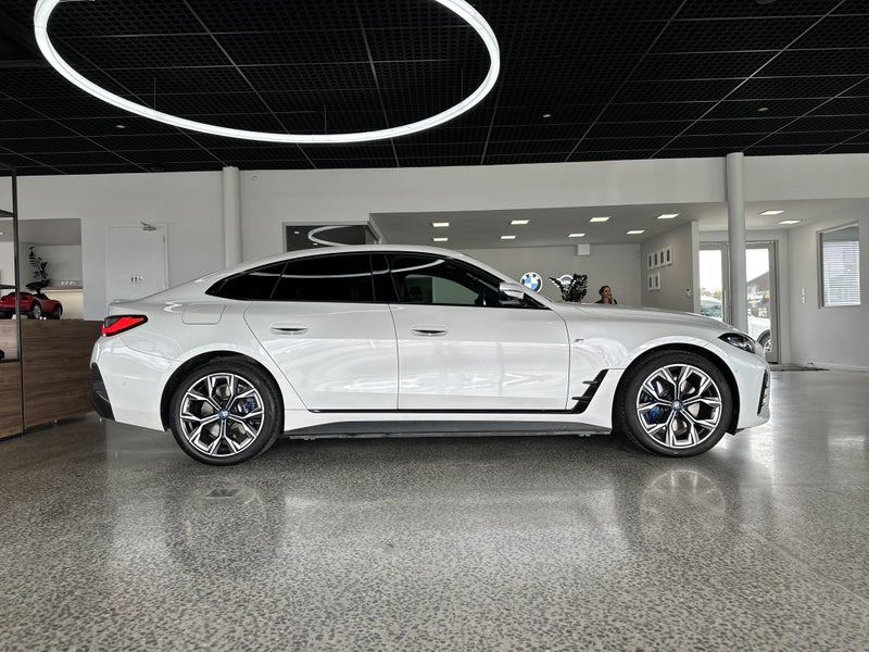 2022 BMW i4 eDrive40 M Sport image 3