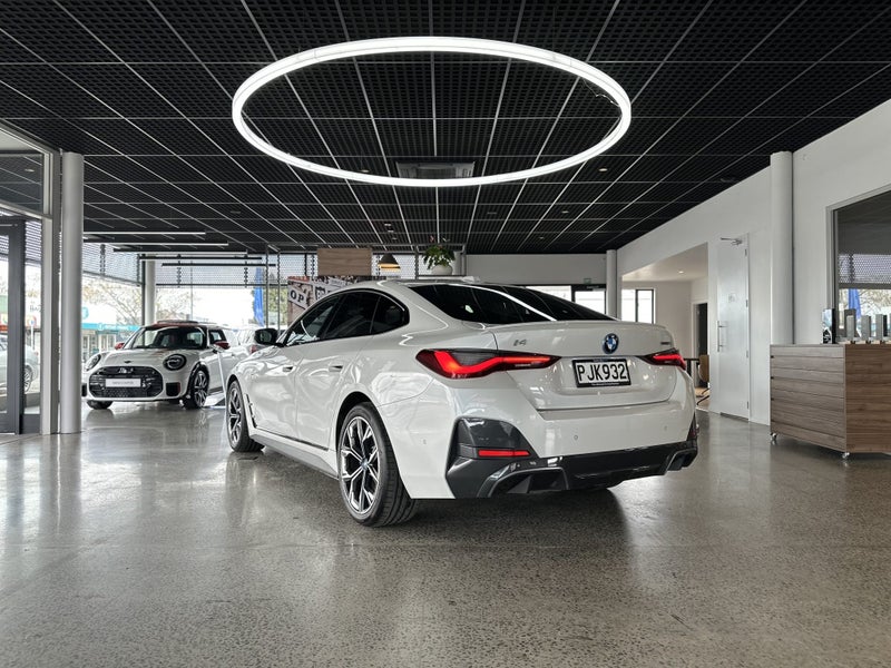 2022 BMW i4 eDrive40 M Sport image 4