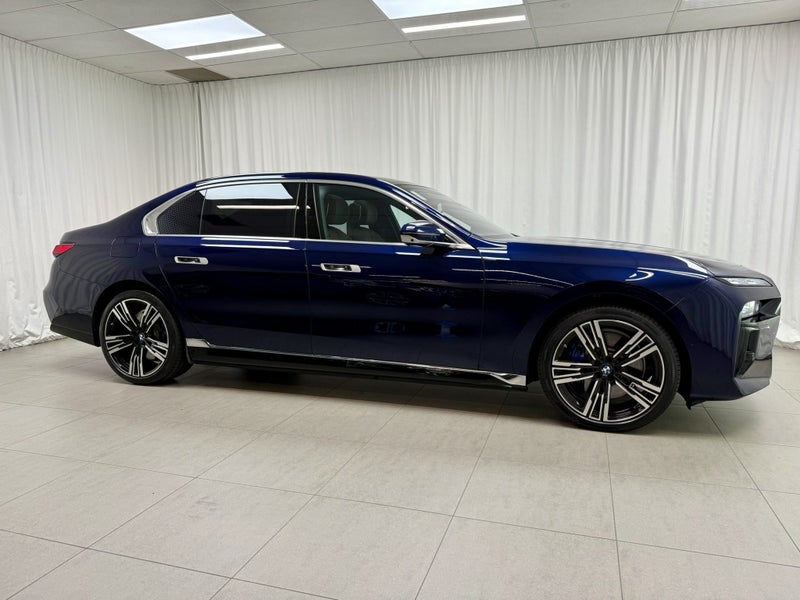 2022 BMW i7 i7 xDrive60 image 2
