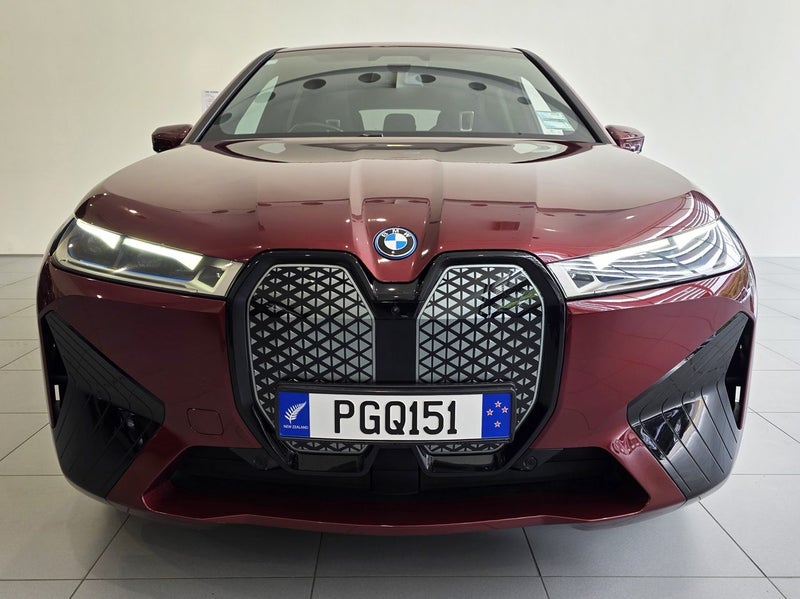2022 BMW iX 40 Sport xDrive image 2