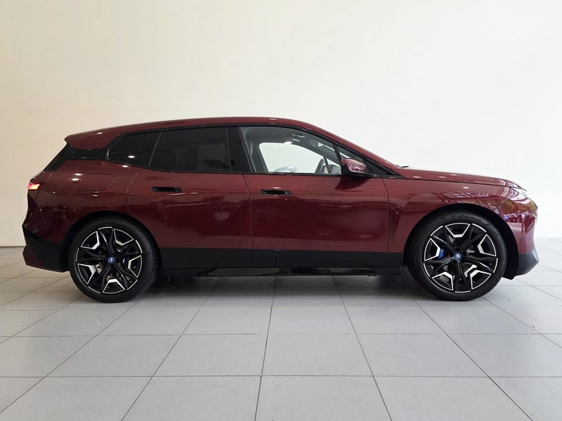 2022 BMW iX 40 Sport xDrive image 3