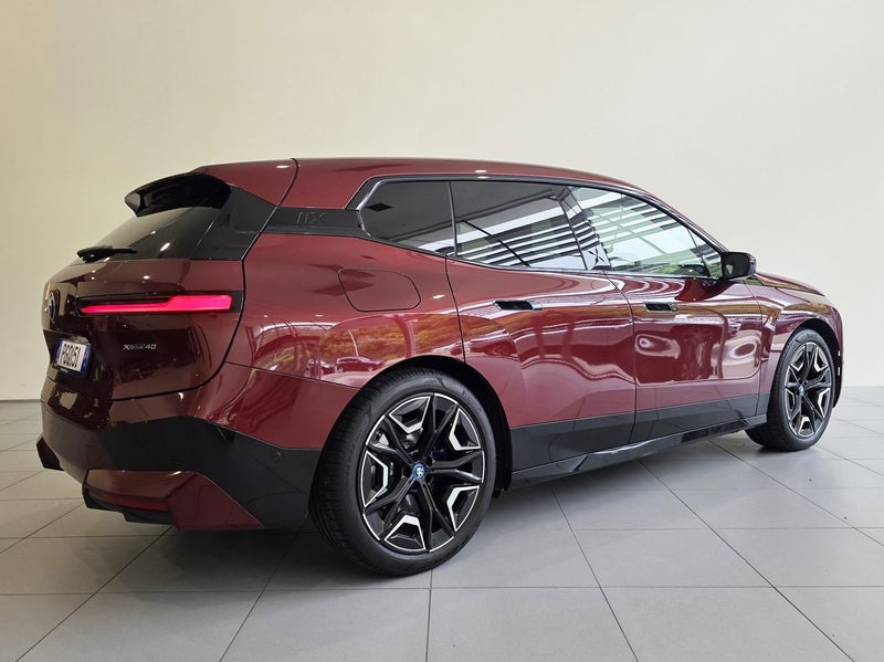 2022 BMW iX 40 Sport xDrive image 4