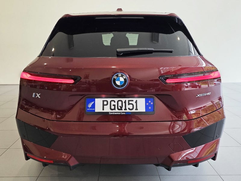 2022 BMW iX 40 Sport xDrive image 5