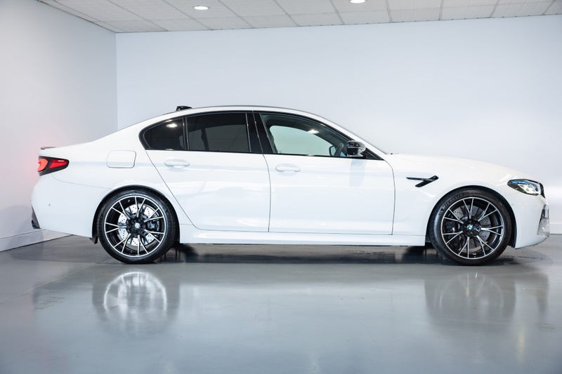 2022 BMW M5 xDrive Sedan Competition image 5