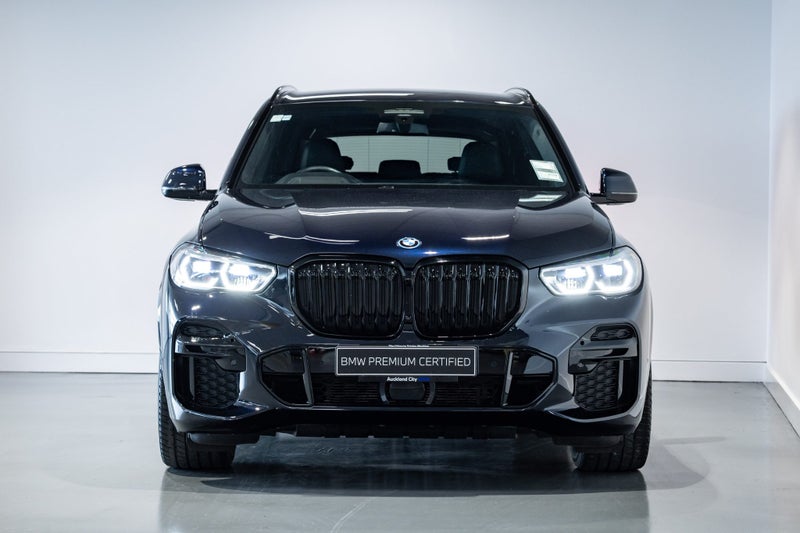 2022 BMW X5 xDrive45e iPerformance M Sport image 3