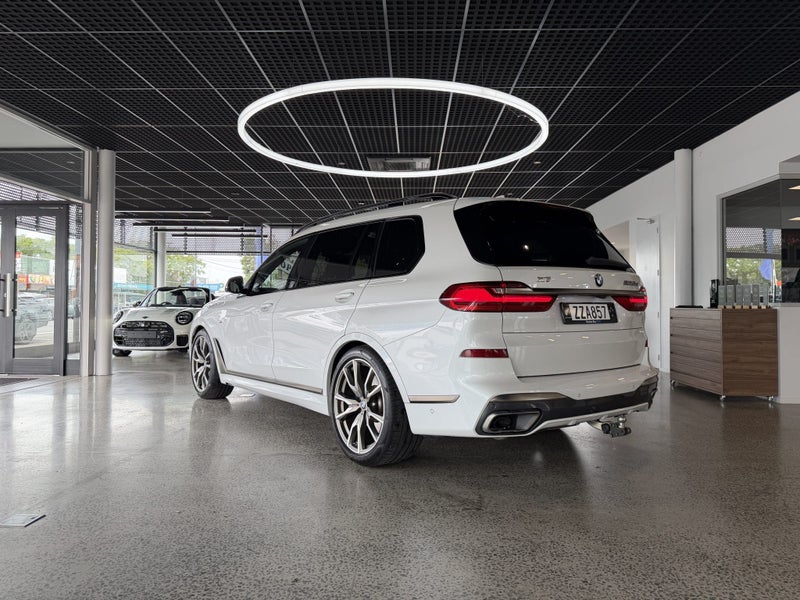 2022 BMW X7 M50d M Performance image 4