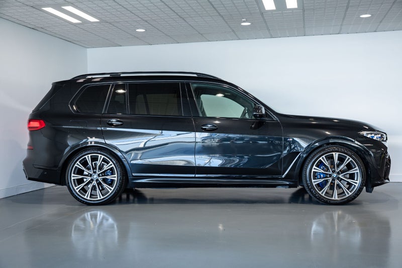 2022 BMW X7 M50d M Performance + Luxury image 5