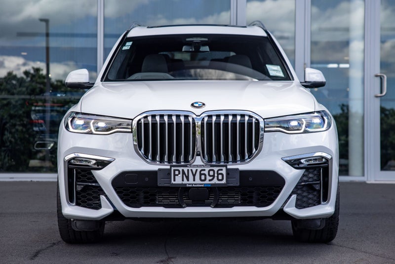 2022 BMW X7 xDrive30d image 2