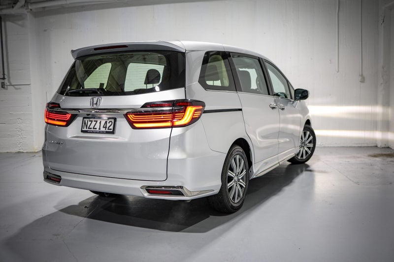 2022 Honda Odyssey Touring image 4