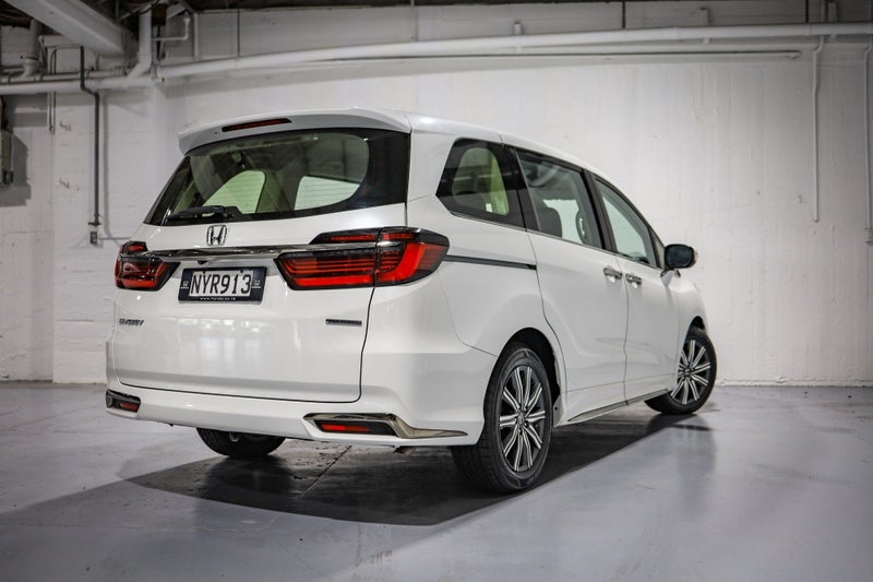 2022 Honda Odyssey Touring image 4