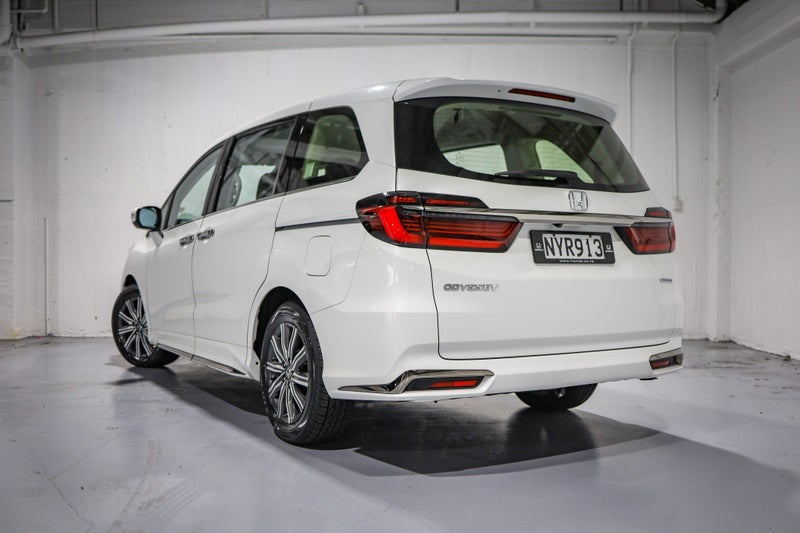 2022 Honda Odyssey Touring image 5