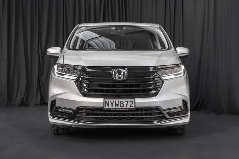 2022 Honda Odyssey Touring Automatic image 2