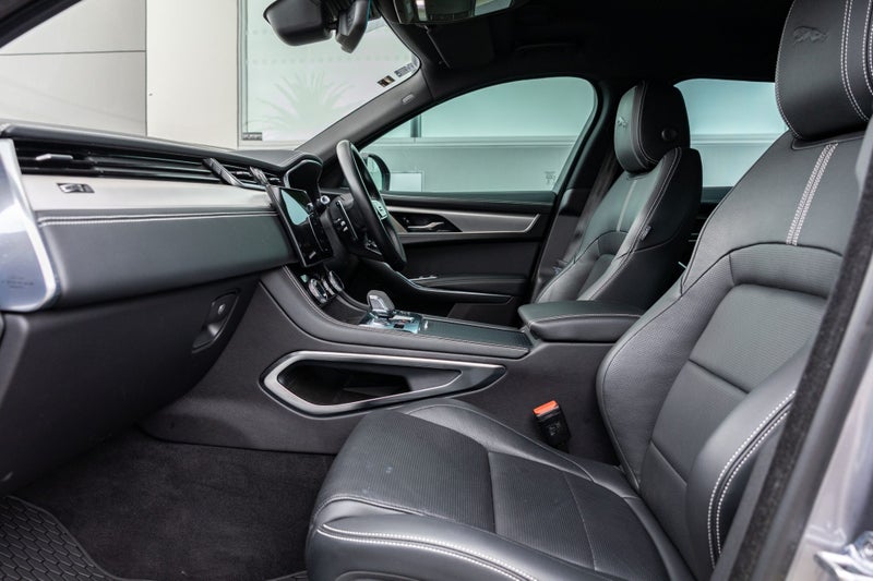 2022 Jaguar F-PACE P250 R-Dynamic SE image 3