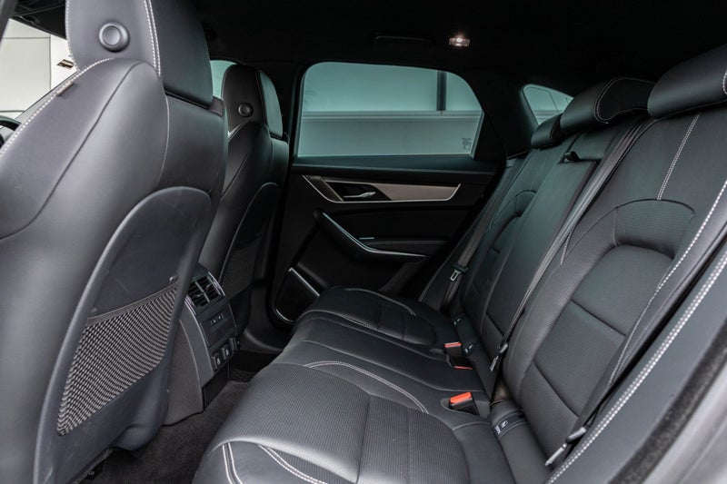 2022 Jaguar F-PACE P250 R-Dynamic SE image 5