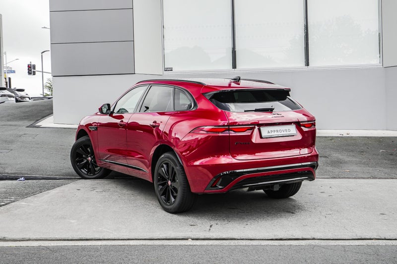 2022 Jaguar F-PACE P250 R-Dynamic SE image 2