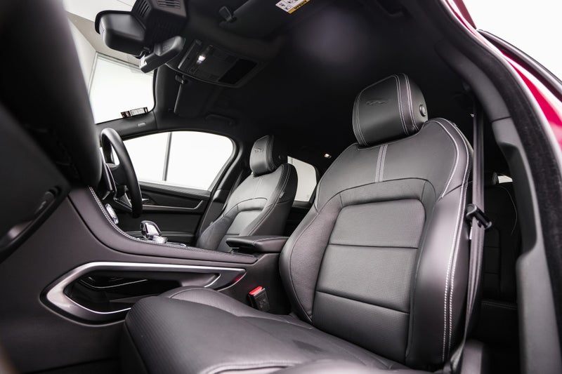 2022 Jaguar F-PACE P250 R-Dynamic SE image 3