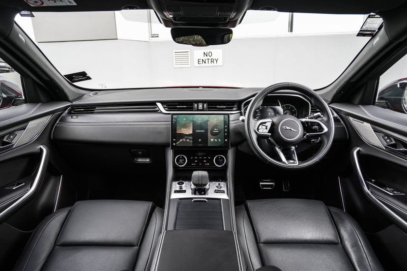 2022 Jaguar F-PACE P250 R-Dynamic SE image 4