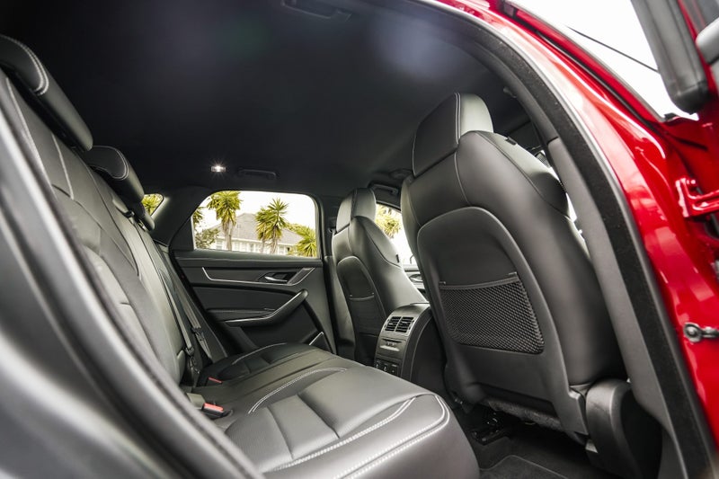 2022 Jaguar F-PACE P250 R-Dynamic SE image 5