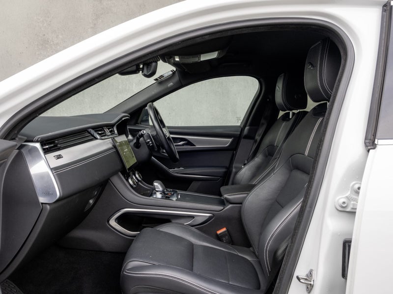 2022 Jaguar F-PACE P250 R-Dynamic SE image 3