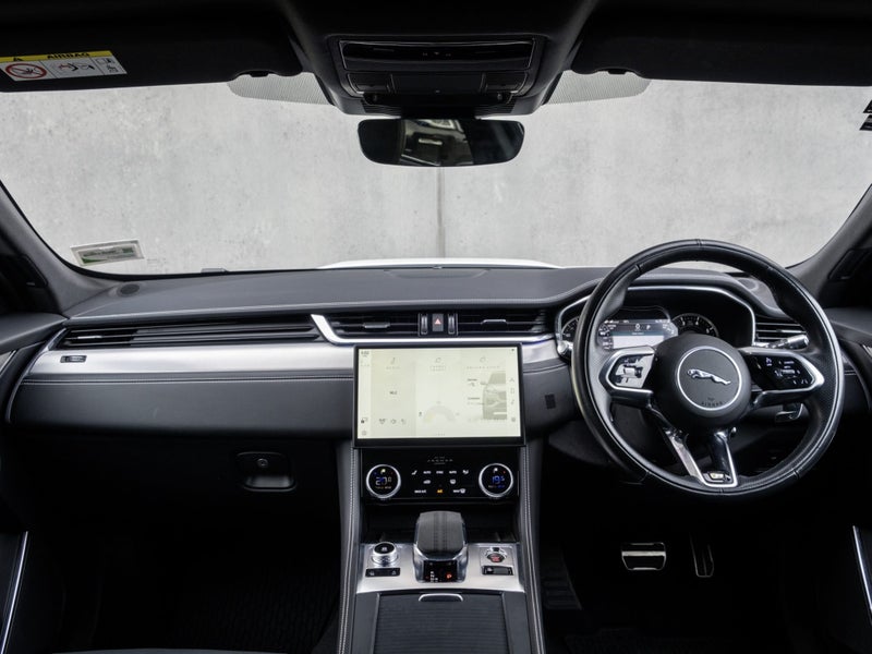 2022 Jaguar F-PACE P250 R-Dynamic SE image 4