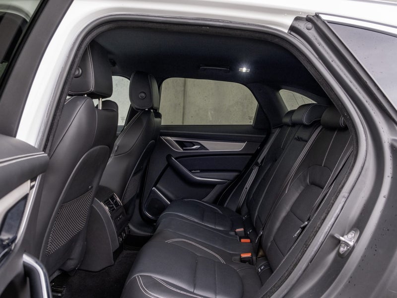 2022 Jaguar F-PACE P250 R-Dynamic SE image 5
