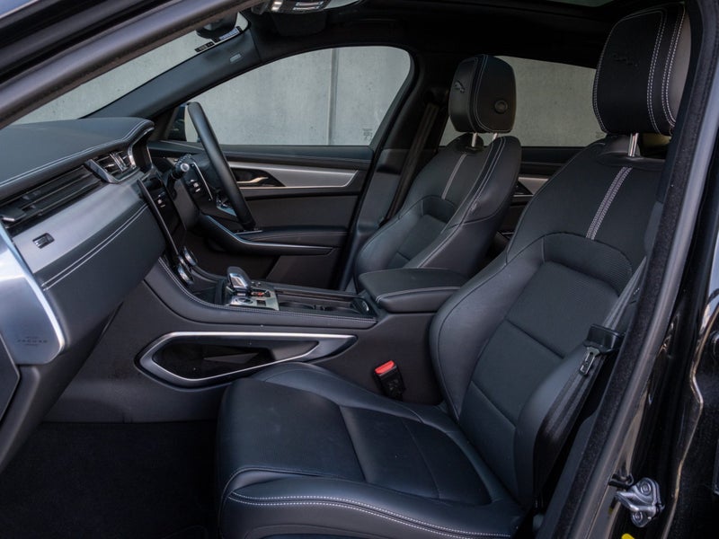 2022 Jaguar F-PACE P250 R-Dynamic SE image 3