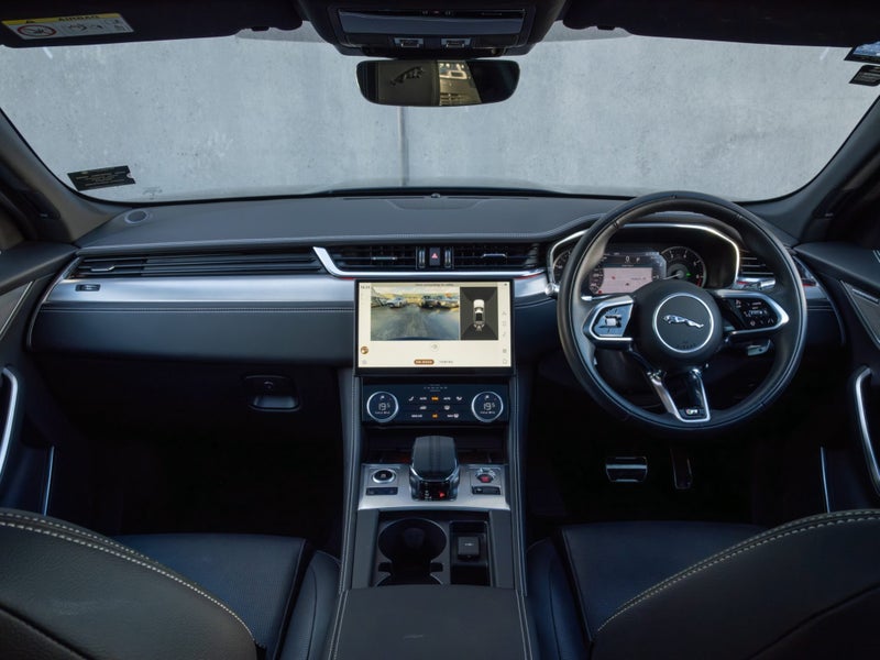 2022 Jaguar F-PACE P250 R-Dynamic SE image 4