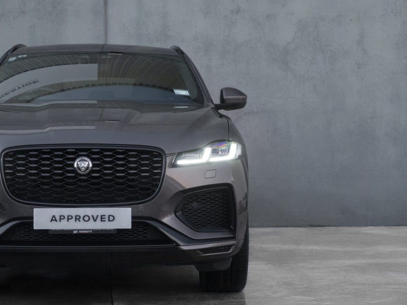 2022 Jaguar F-PACE P400 R-Dynamic HSE image 3