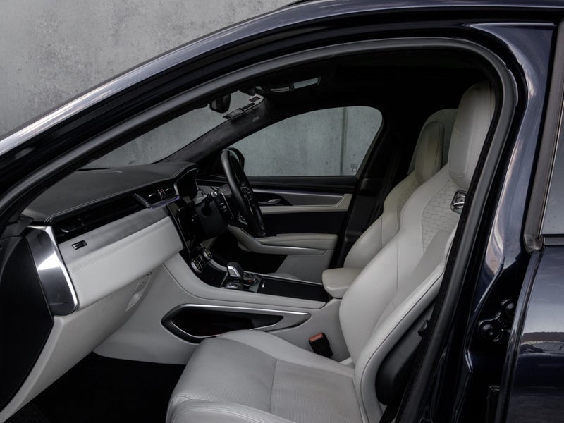 2022 Jaguar F-PACE P400 R-Dynamic HSE image 3