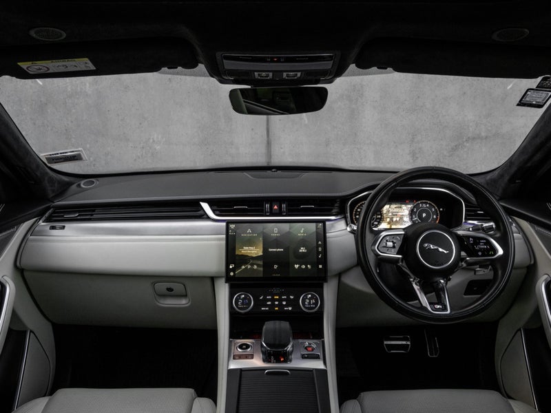 2022 Jaguar F-PACE P400 R-Dynamic HSE image 4