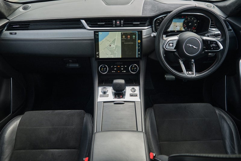 2022 Jaguar F-PACE SVR image 4