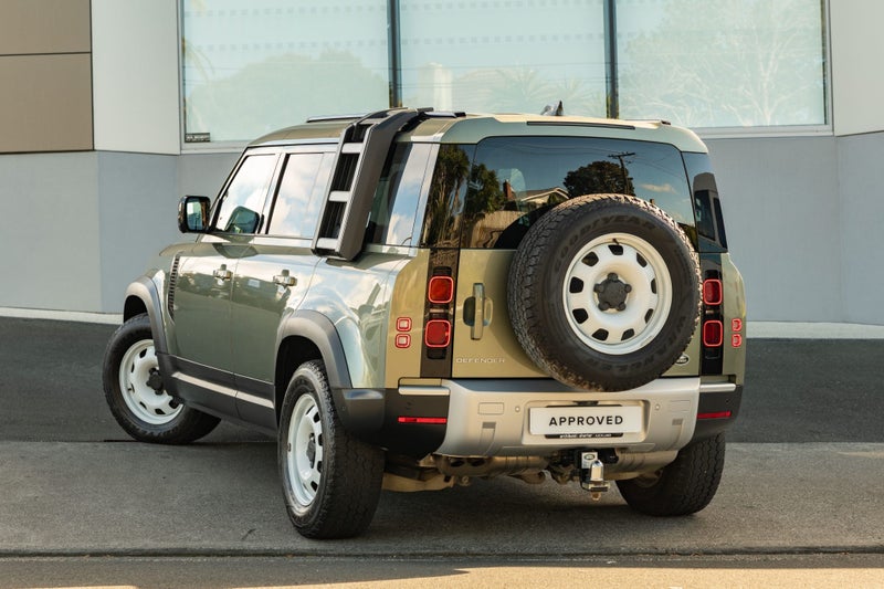2022 Land Rover Defender 110 D240 SE image 2