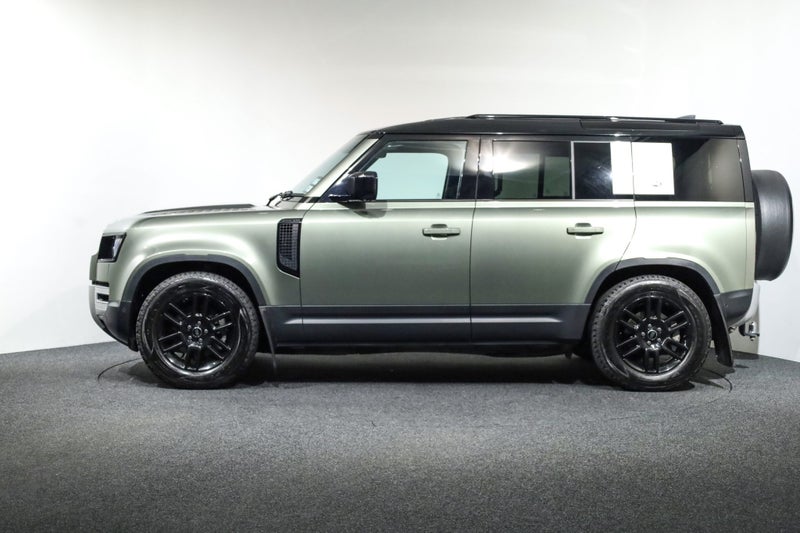 2022 Land Rover Defender 110 D240 SE, 4WD, 2 YE... image 4