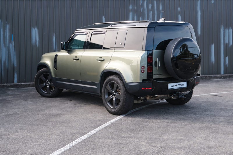 2022 Land Rover Defender 110 D240 SE image 3