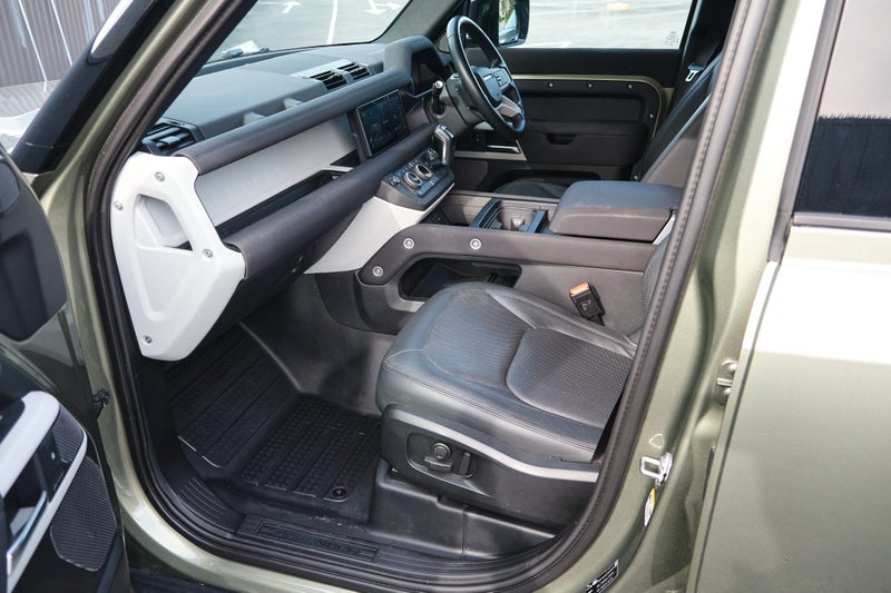 2022 Land Rover Defender 110 D240 SE image 4